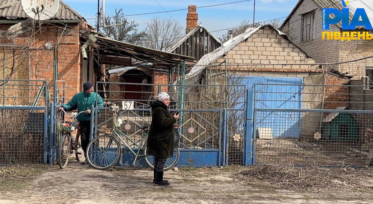 Среди тех, кто не желает покидать свой дом, 65-летняя Мария Владимировна. 00